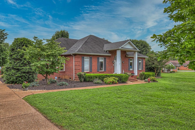 view of front facade with a front yard