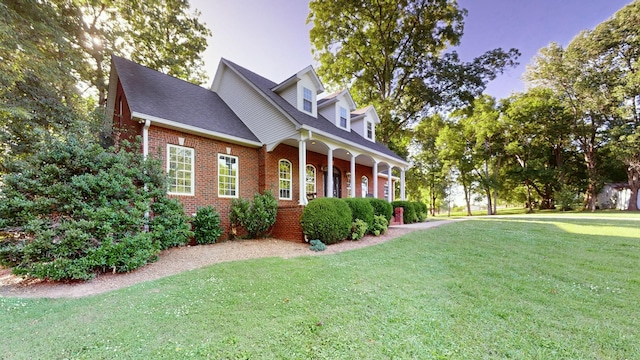 view of front of house featuring a yard