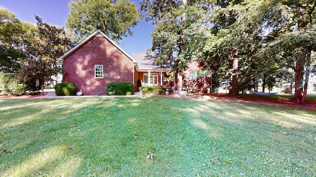 view of front of home featuring a front lawn