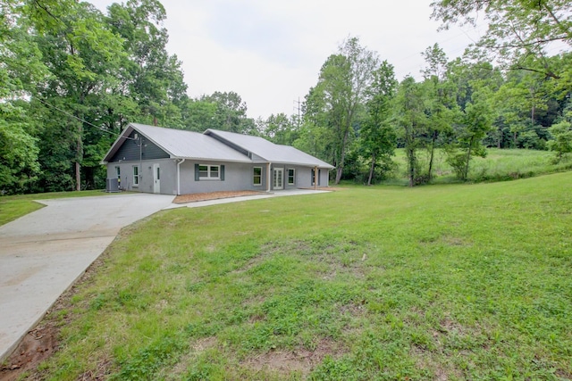 view of front of home featuring central AC unit and a front lawn