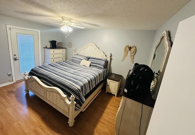 bedroom featuring hardwood / wood-style floors, a textured ceiling, and ceiling fan