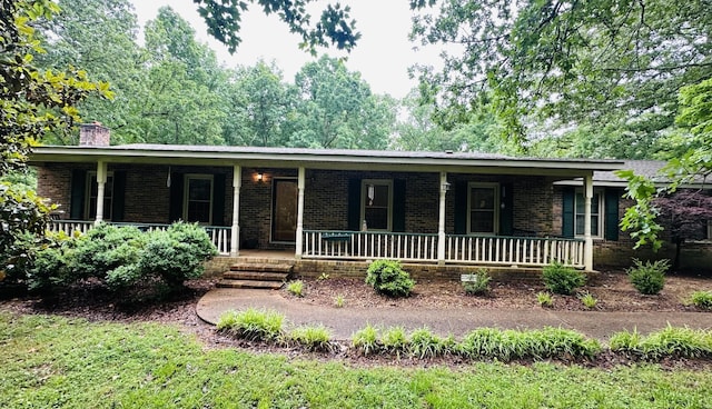 ranch-style house featuring a porch