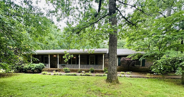 ranch-style home with a porch and a front yard