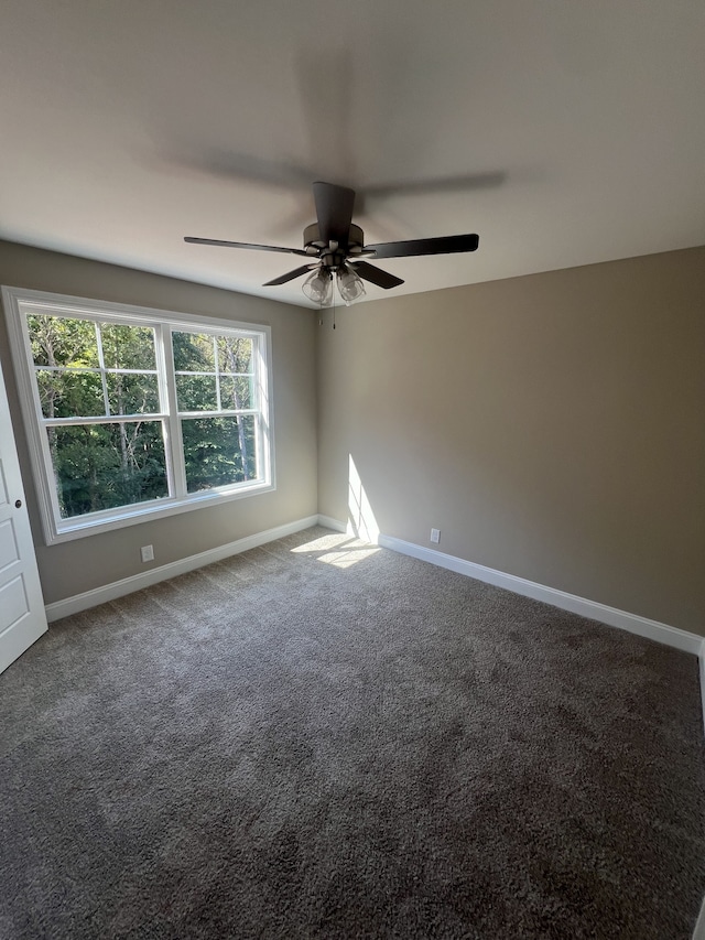 carpeted empty room featuring ceiling fan