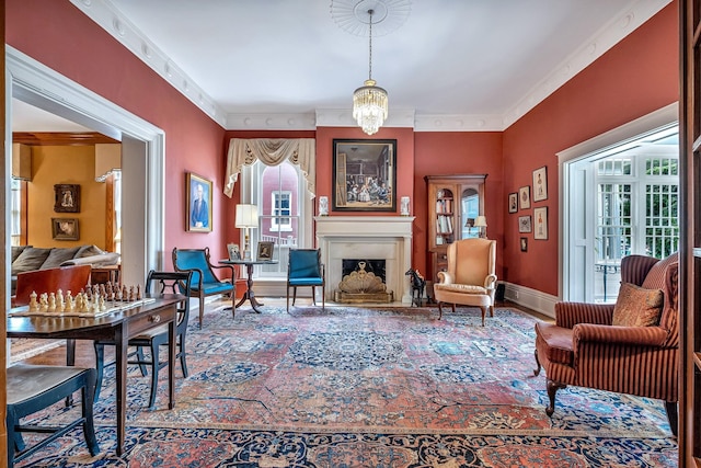 living area featuring crown molding, plenty of natural light, and a notable chandelier