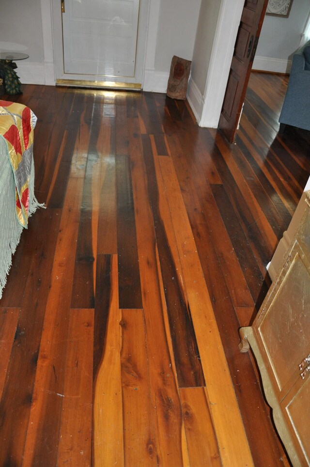 room details featuring hardwood / wood-style floors