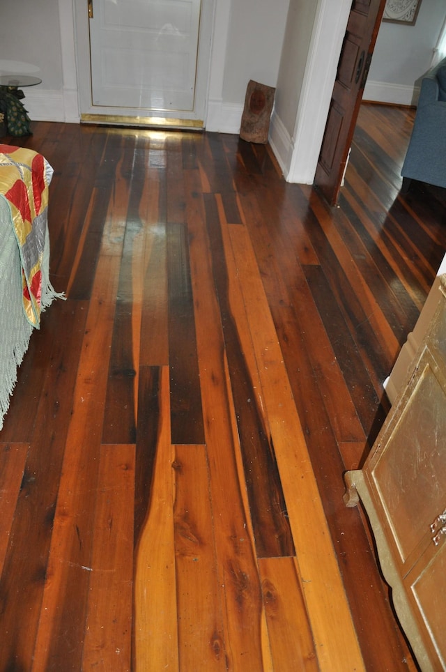 room details with baseboards and wood finished floors