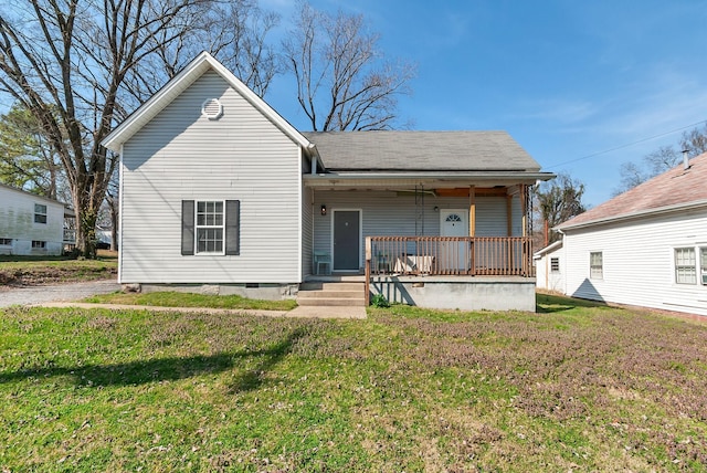 view of front of home featuring a front lawn and covered porch