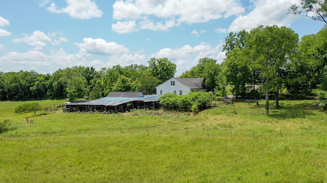 view of yard with a rural view