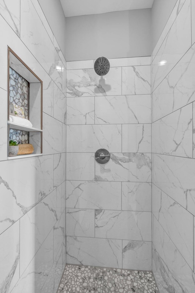 bathroom featuring tiled shower