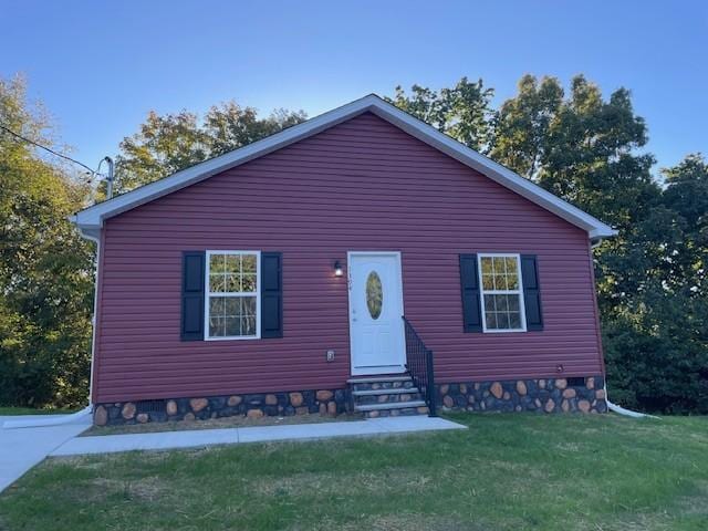 bungalow-style home featuring entry steps, a front lawn, and crawl space