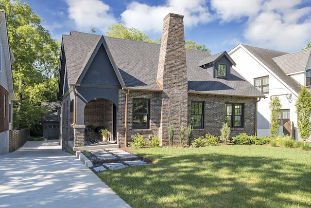 view of front of house featuring a garage and a front yard