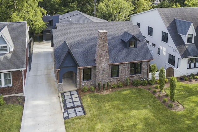 view of front of house featuring a front yard