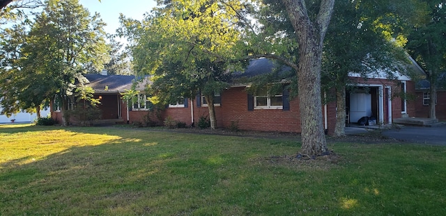 exterior space featuring a front yard