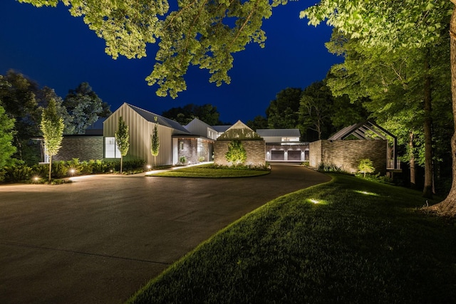 ranch-style home with a lawn