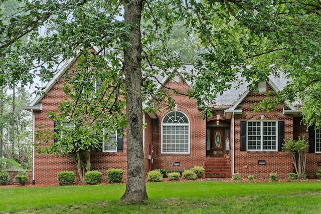 view of front of house featuring a front yard