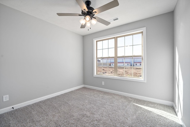 carpeted empty room featuring ceiling fan