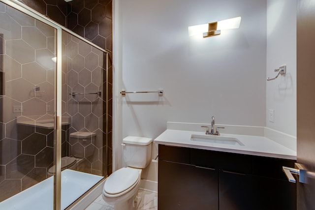 bathroom featuring tiled shower, vanity, and toilet