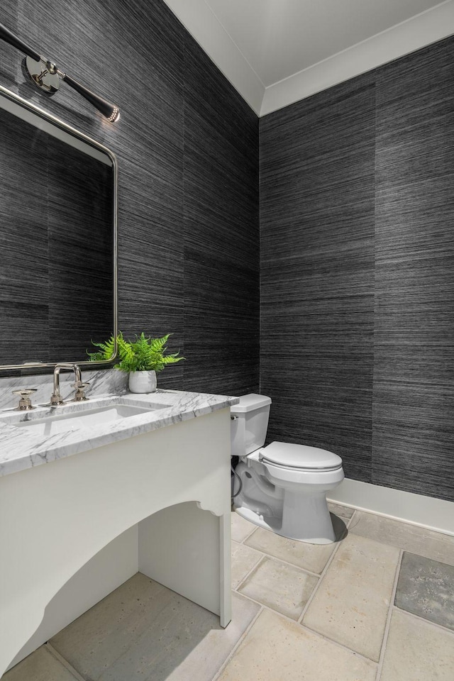 bathroom featuring vanity, toilet, and crown molding