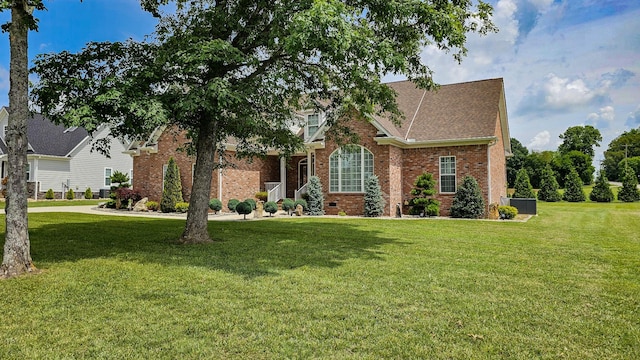 view of front of home with a front lawn