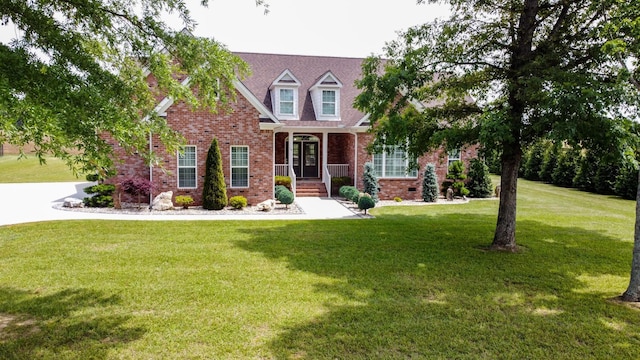 cape cod house featuring a front lawn