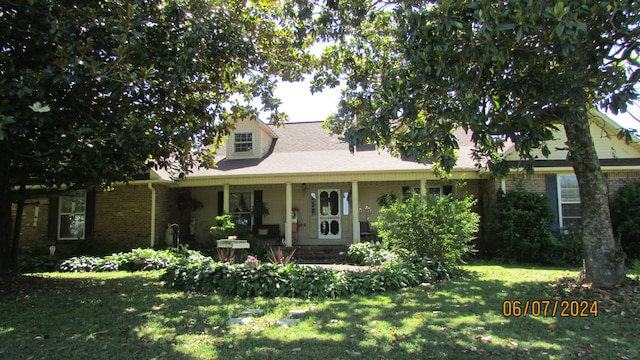 view of front of property with a front lawn