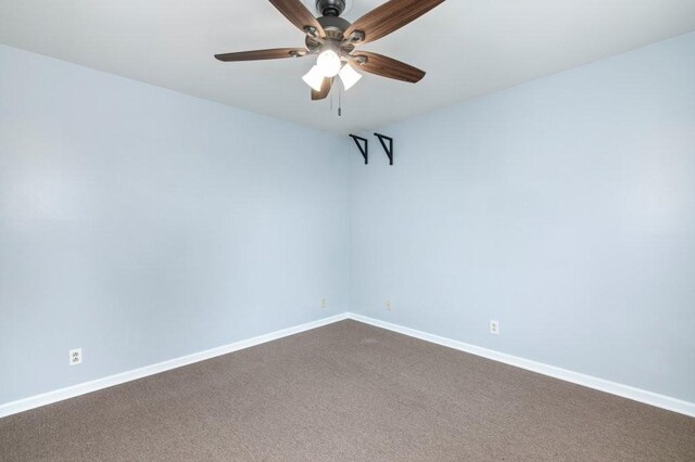 unfurnished room with carpet and ceiling fan