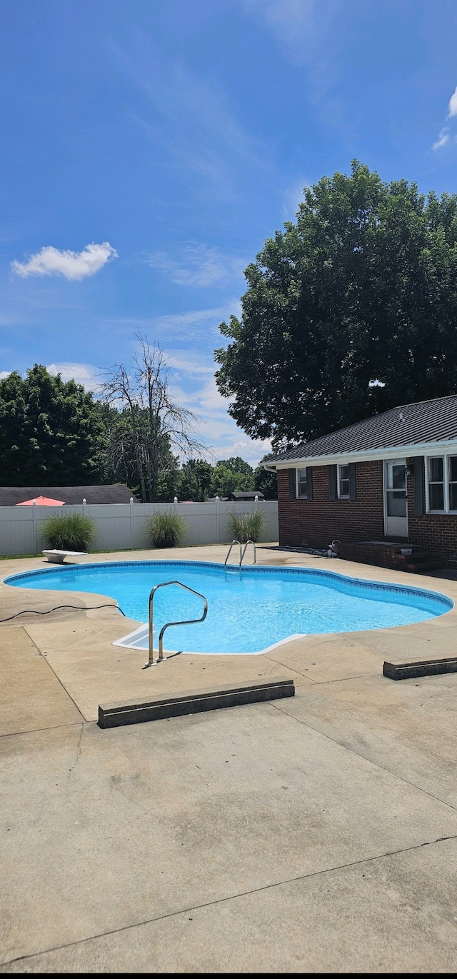 view of swimming pool featuring a patio