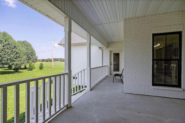 balcony featuring covered porch