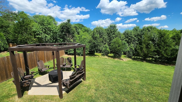 view of yard featuring a patio