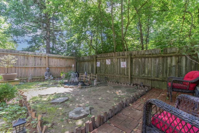 view of yard featuring a patio area