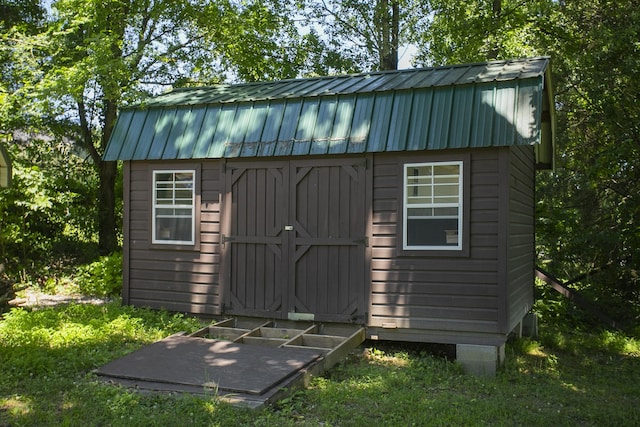 view of outdoor structure