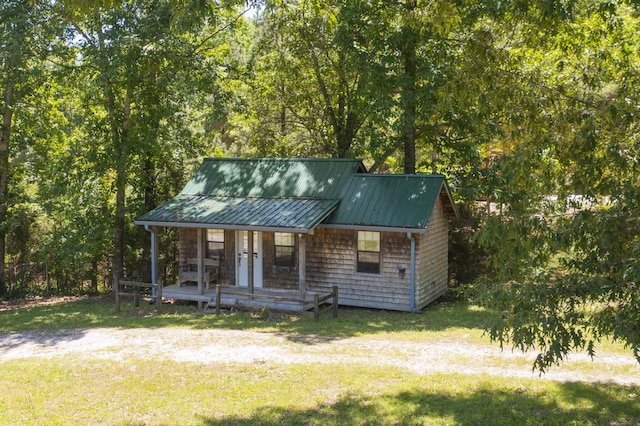 view of front of house with a porch and a front lawn