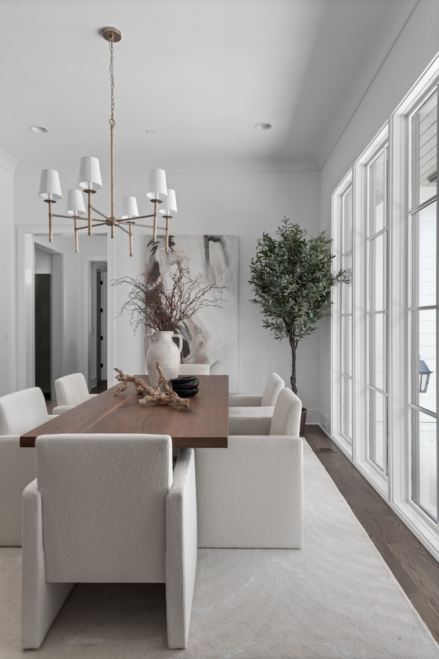 dining space featuring a chandelier, a wealth of natural light, and hardwood / wood-style floors