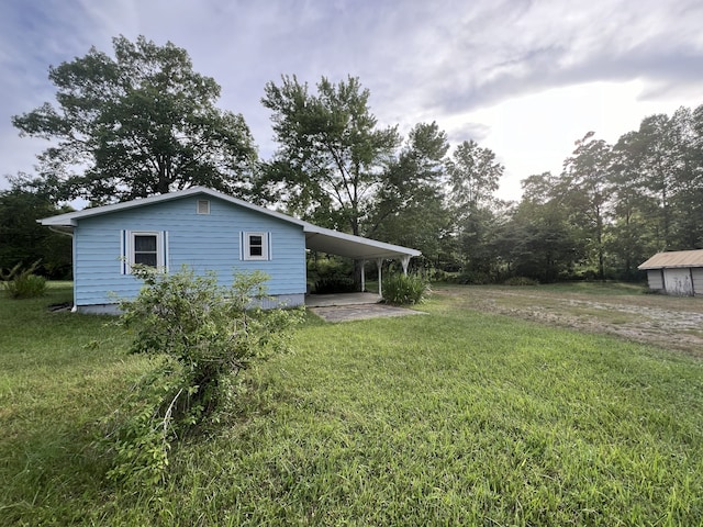 view of yard with a carport