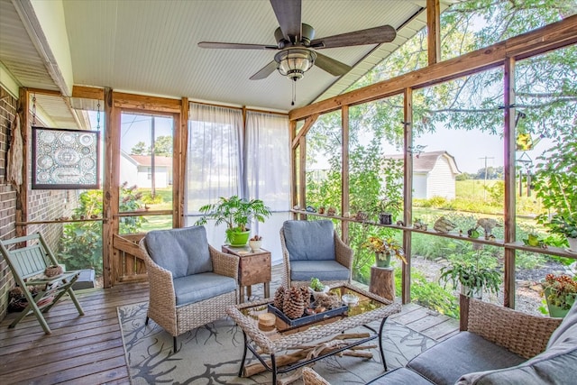 sunroom with ceiling fan