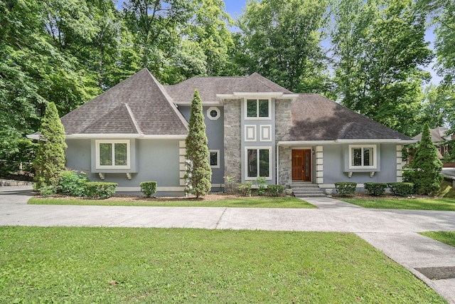 view of front facade with a front lawn