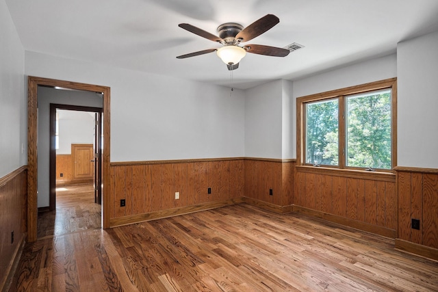 unfurnished room featuring ceiling fan and light hardwood / wood-style floors