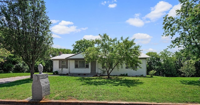 view of front of property with a front lawn