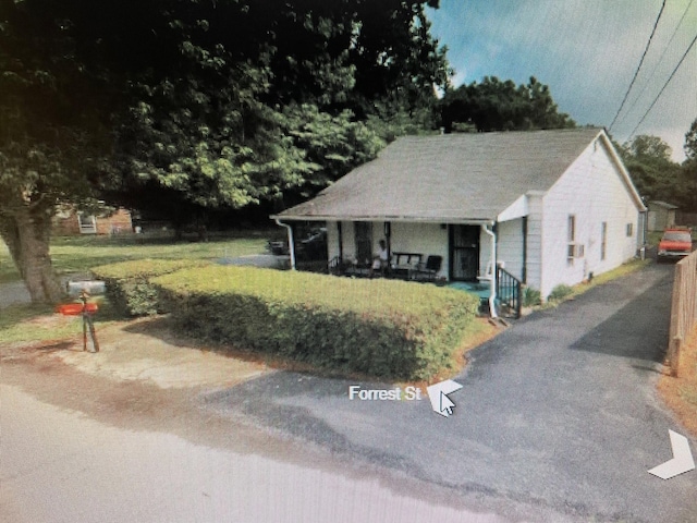 view of front of house featuring a porch