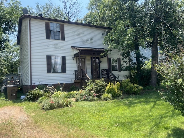 view of front of home with a front lawn