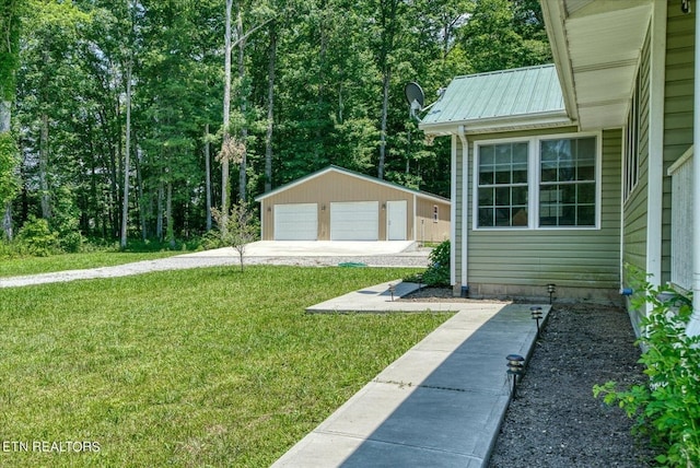 view of yard with a garage and an outdoor structure