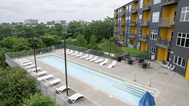 view of swimming pool