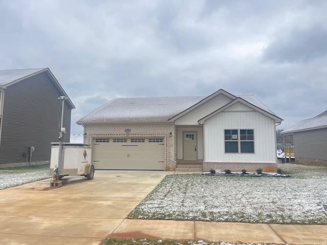 view of front of property featuring a garage