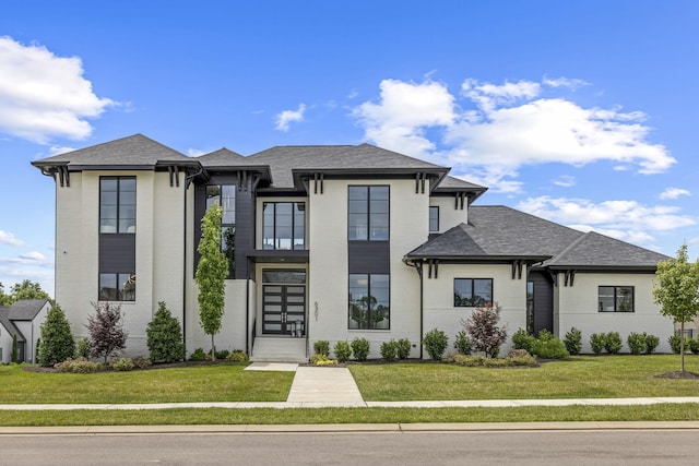 view of front facade featuring a front yard