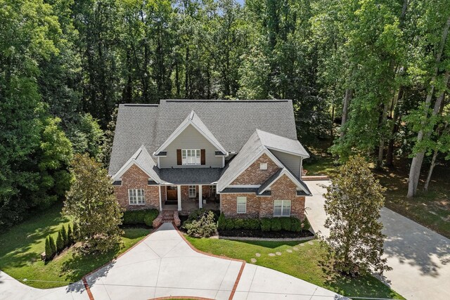 view of front of home featuring a front lawn