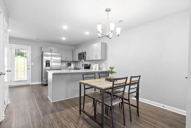 dining room with a chandelier, recessed lighting, visible vents, baseboards, and dark wood-style floors