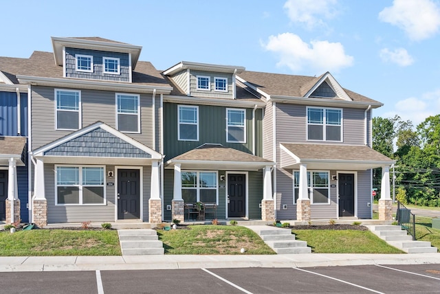 townhome / multi-family property featuring roof with shingles