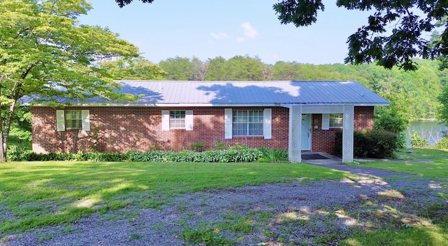 115 Lake Shore Dr, Pikeville, TN 37367 - ranch-style home featuring a front lawn, brick siding, and metal roof
