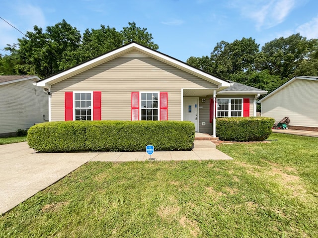 view of front facade with a front yard